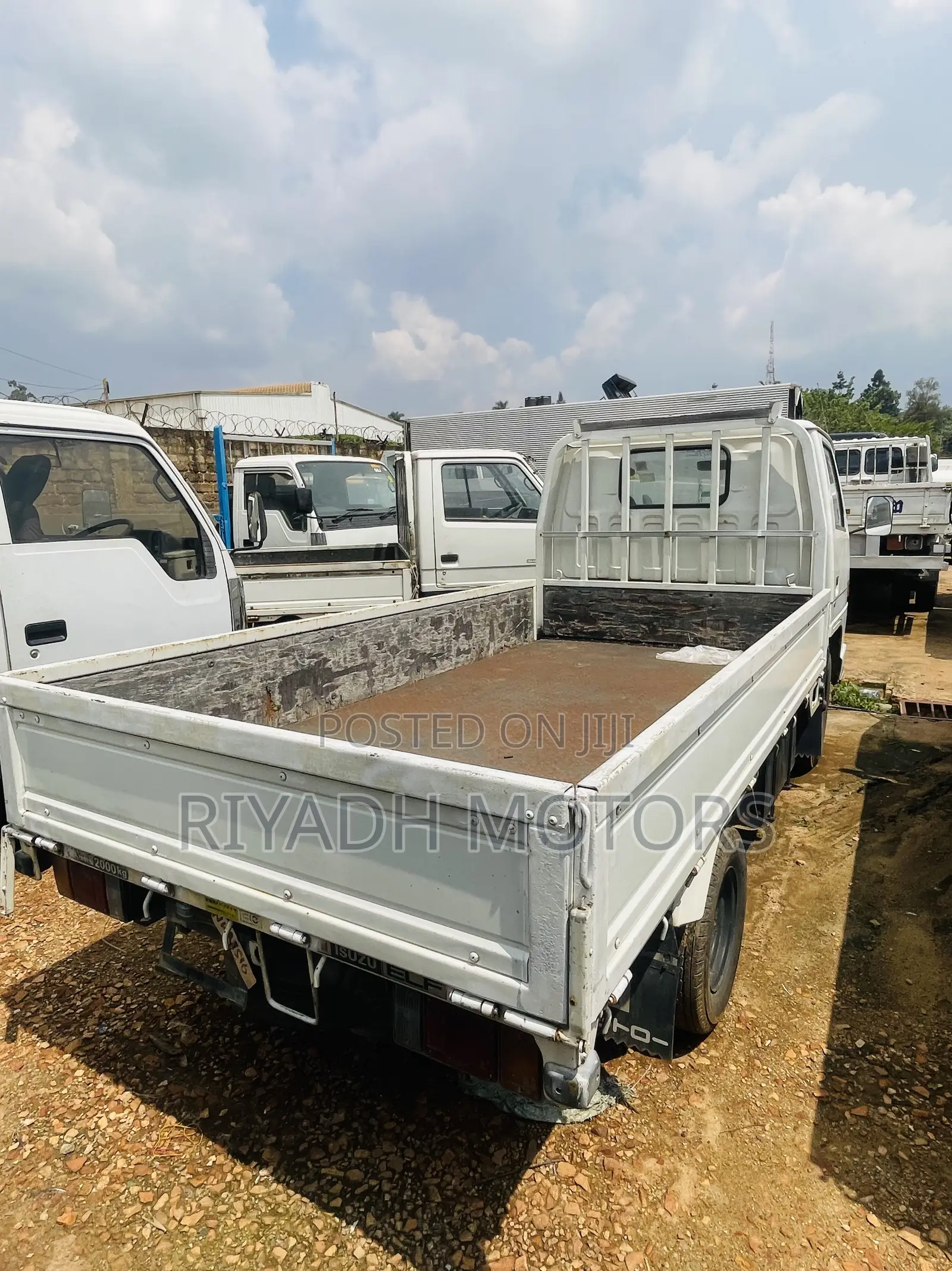 Isuzu Small Truck 1992 White