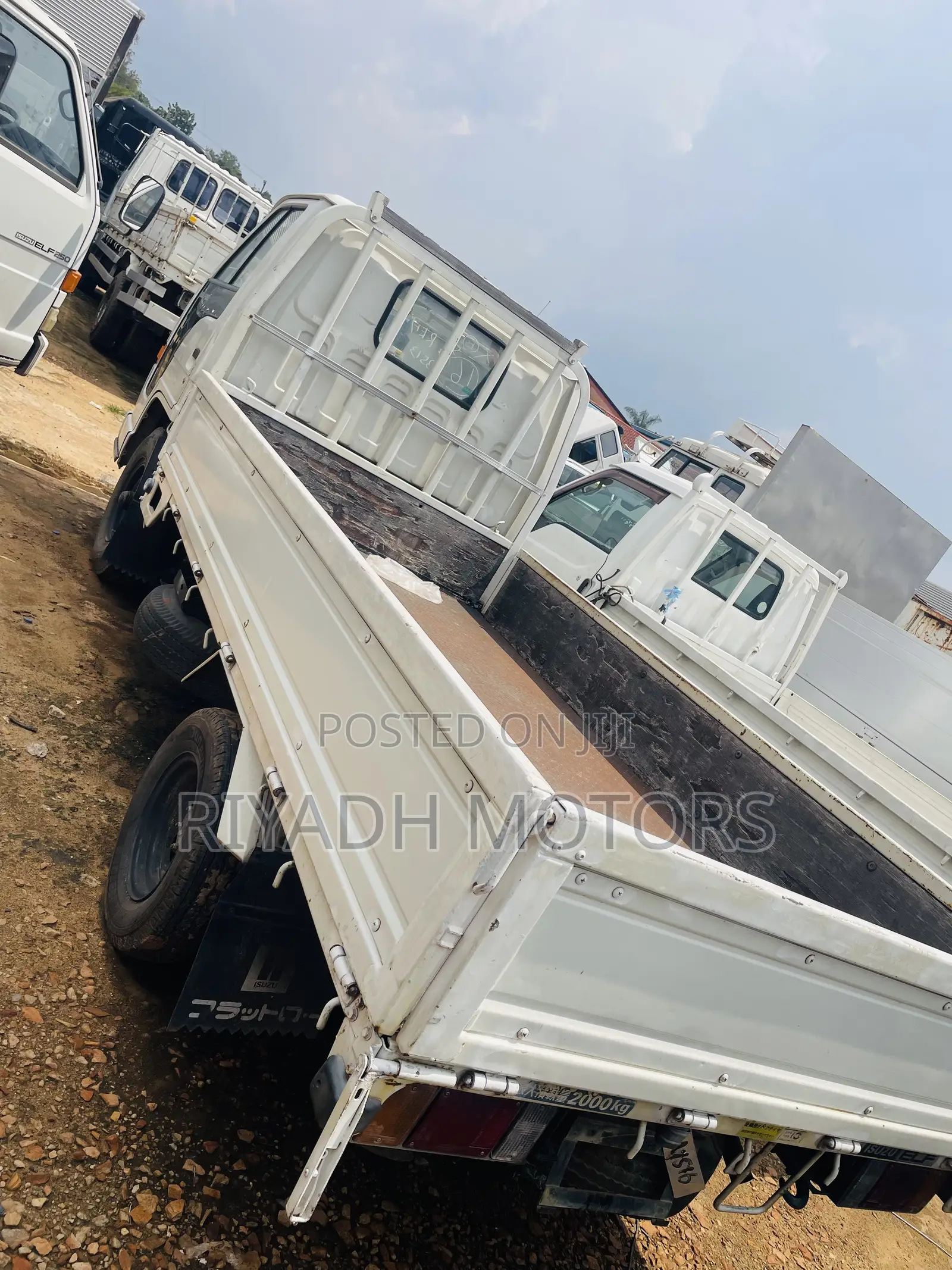 Isuzu Small Truck 1992 White