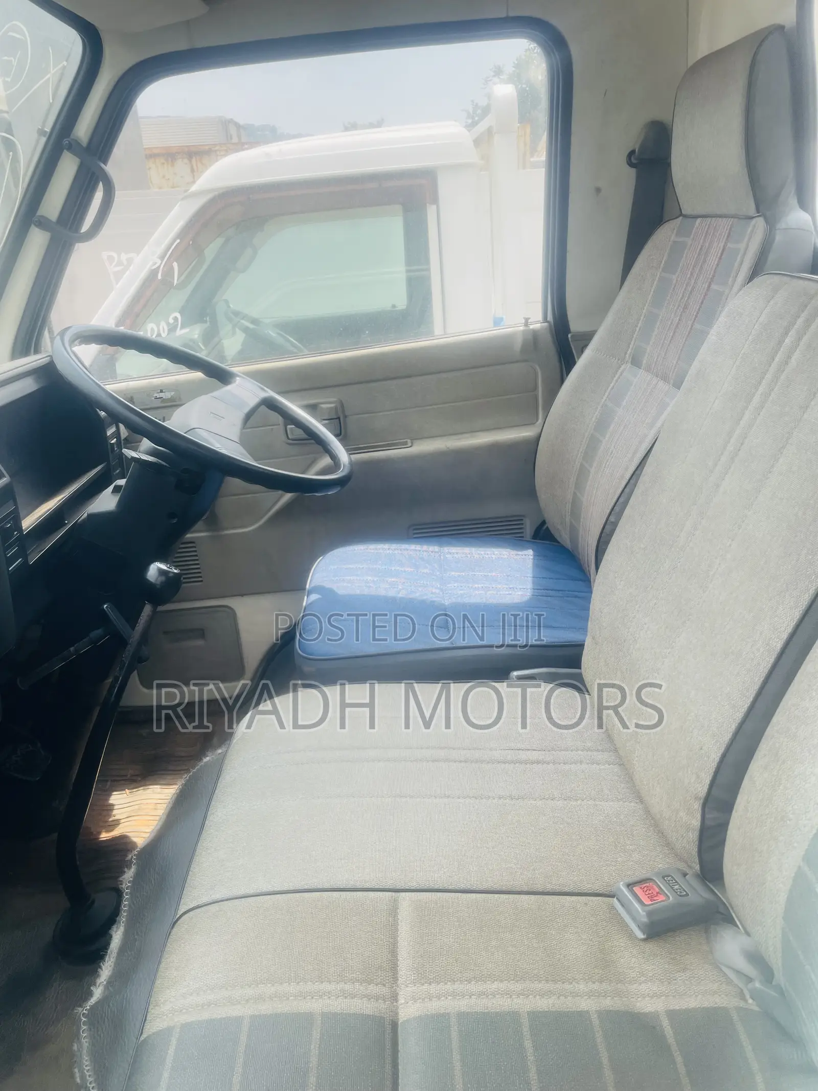 Isuzu Small Truck 1992 White