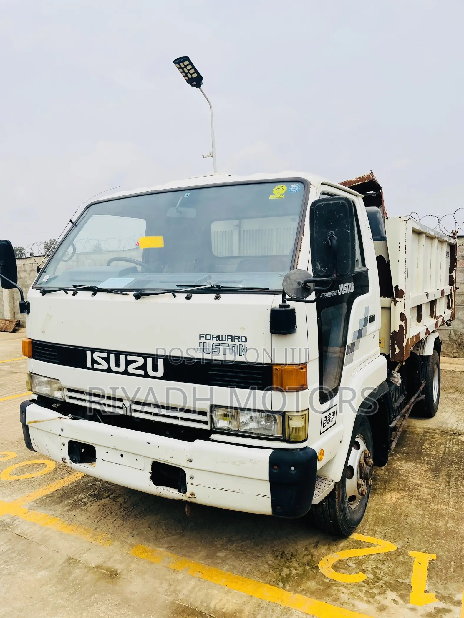 Isuzu Dumper With Big Tray Juston