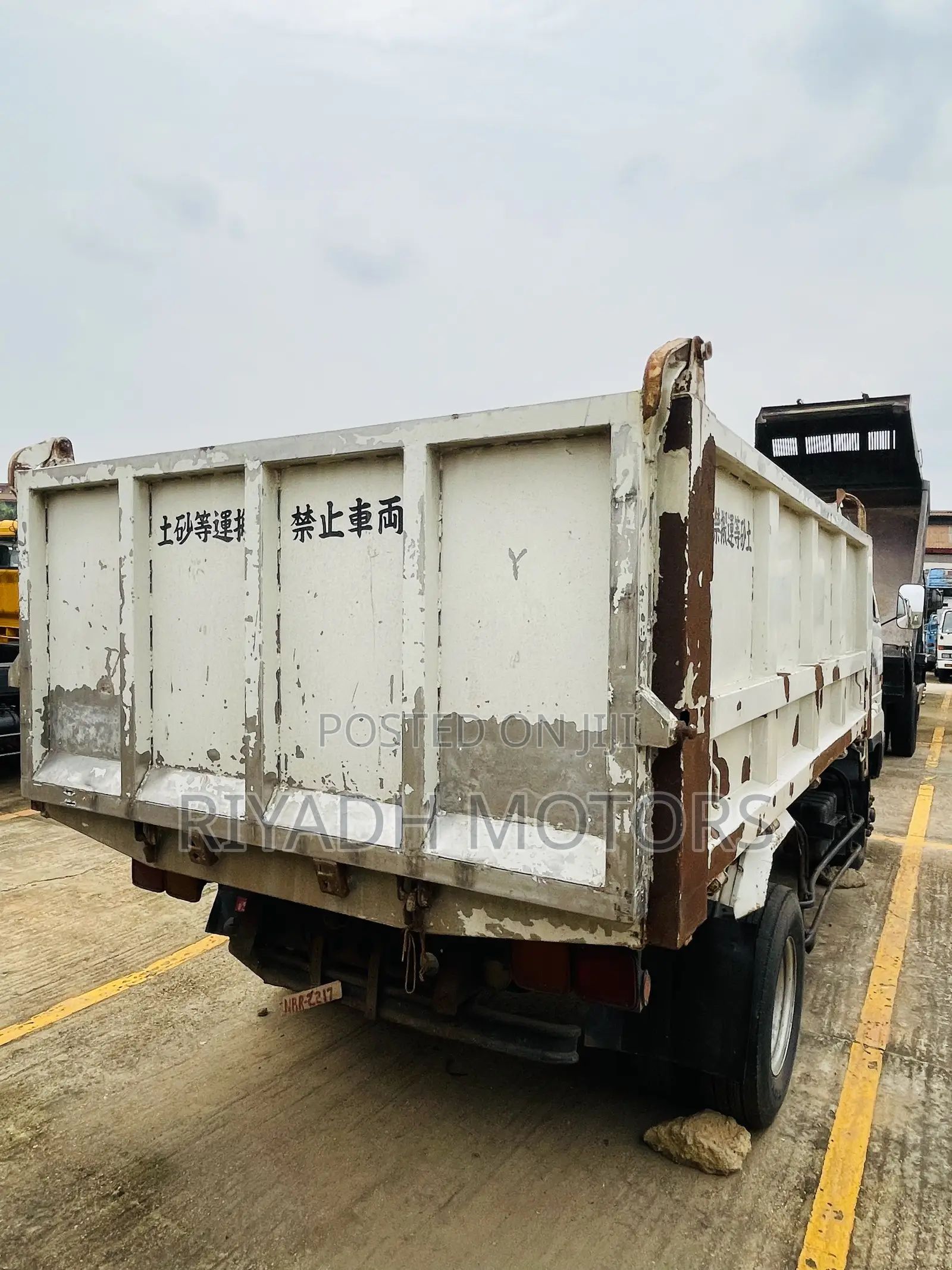 Isuzu Dumper With Big Tray Juston