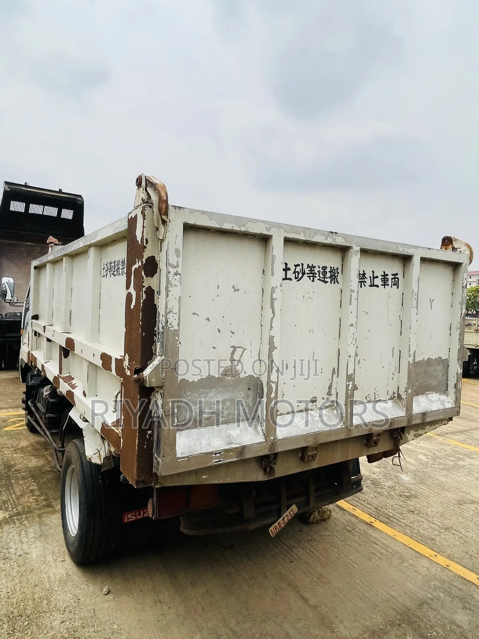Isuzu Dumper With Big Tray Juston