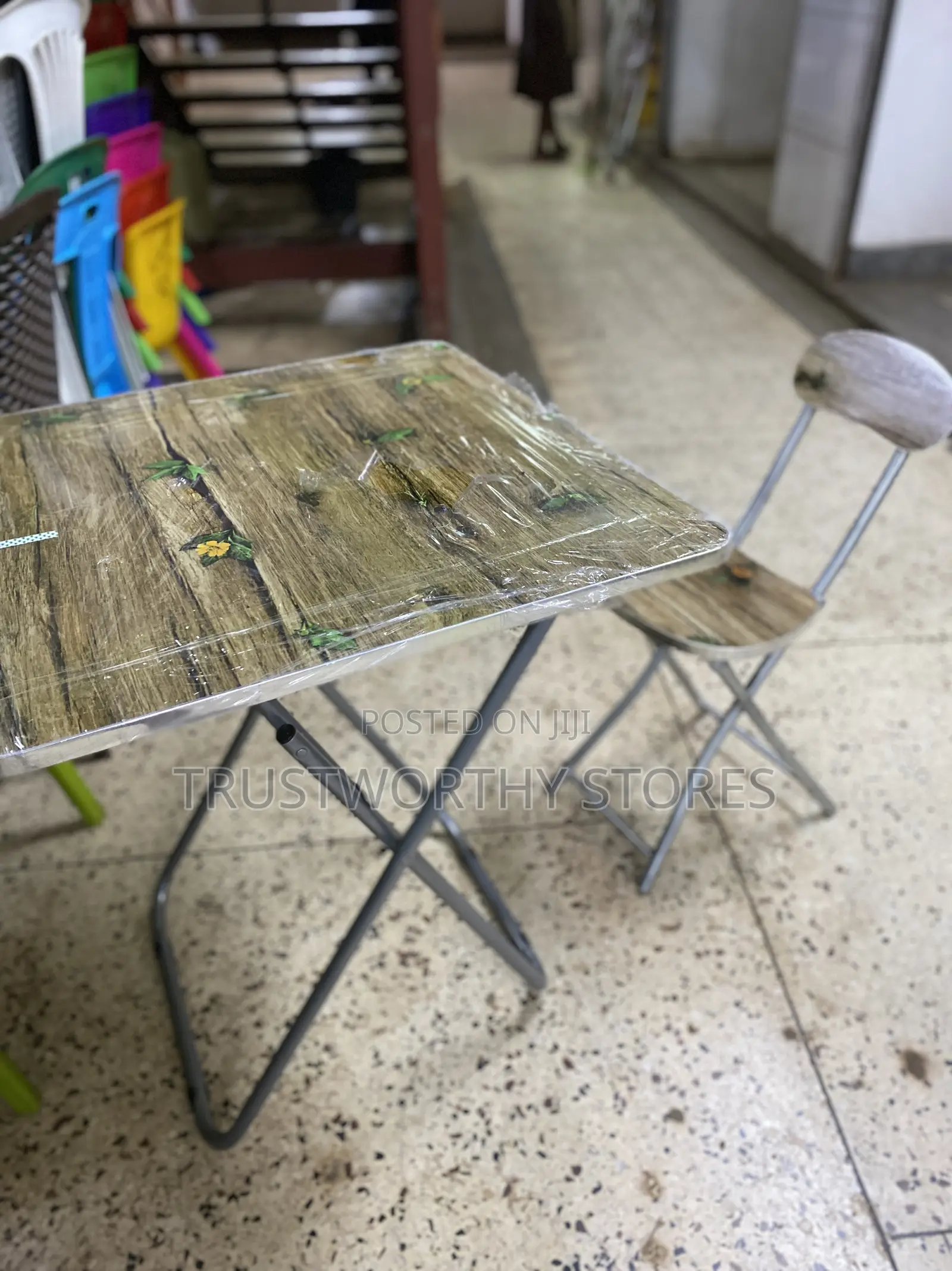 X-Shaped Foldable Table With Chair