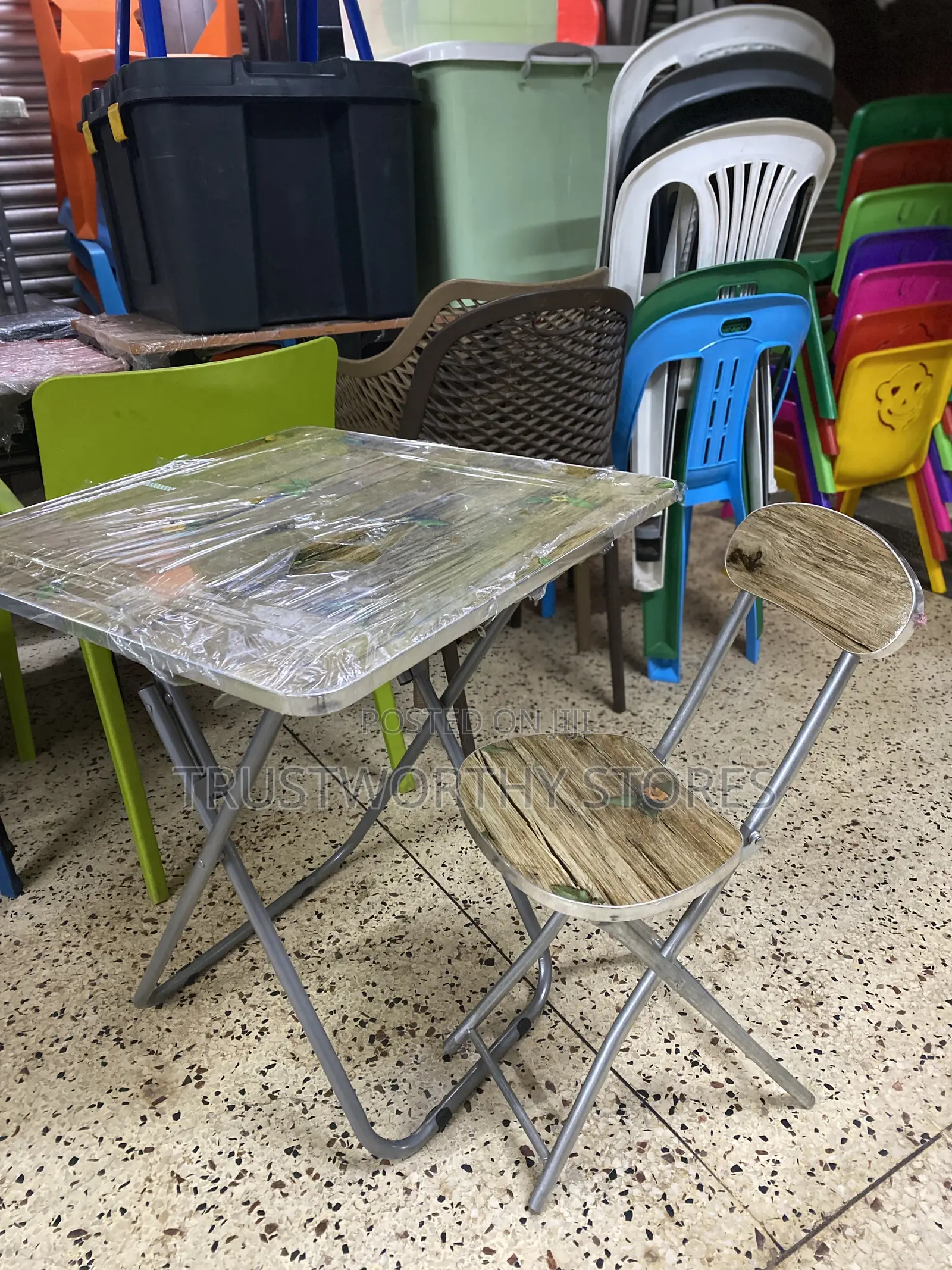 X-Shaped Foldable Table With Chair