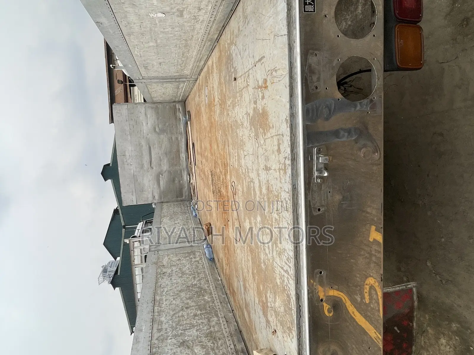Mitsubishi Fuso 1988 White