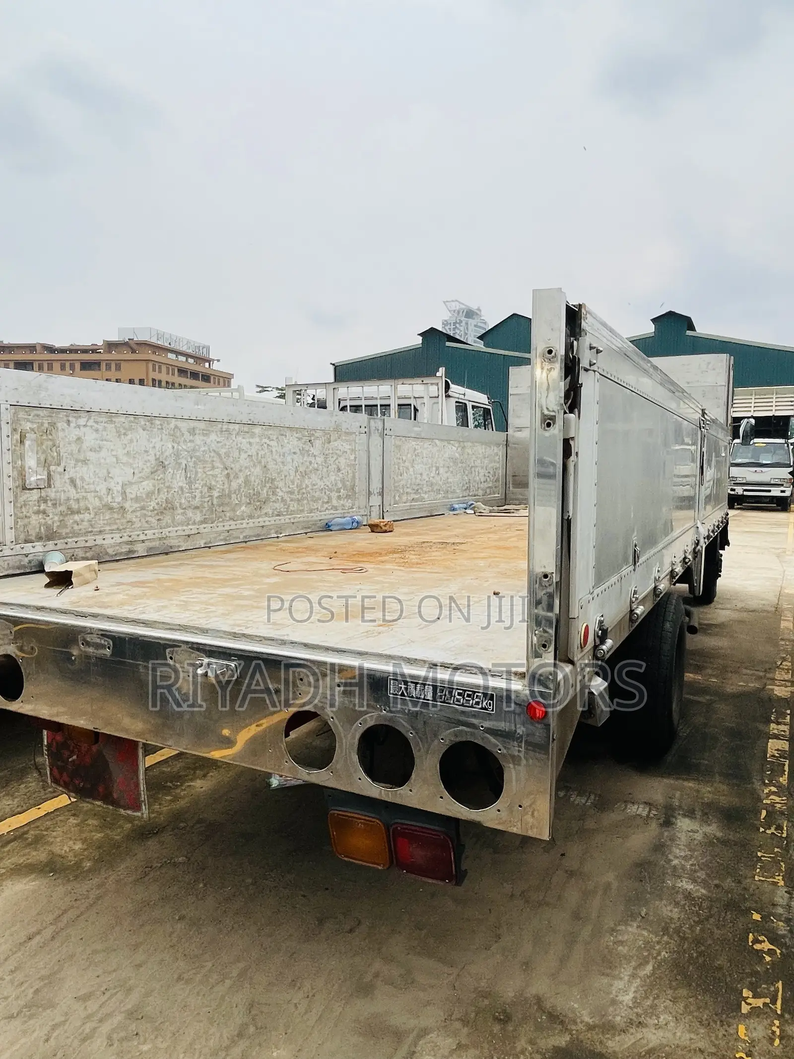 Mitsubishi Fuso 1988 White