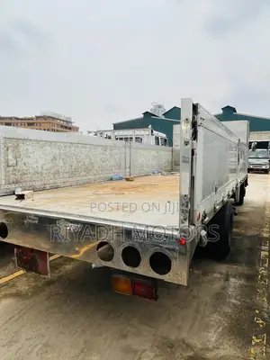 Mitsubishi Fuso 1988 White