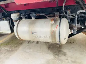 Mitsubishi Fuso 1988 White