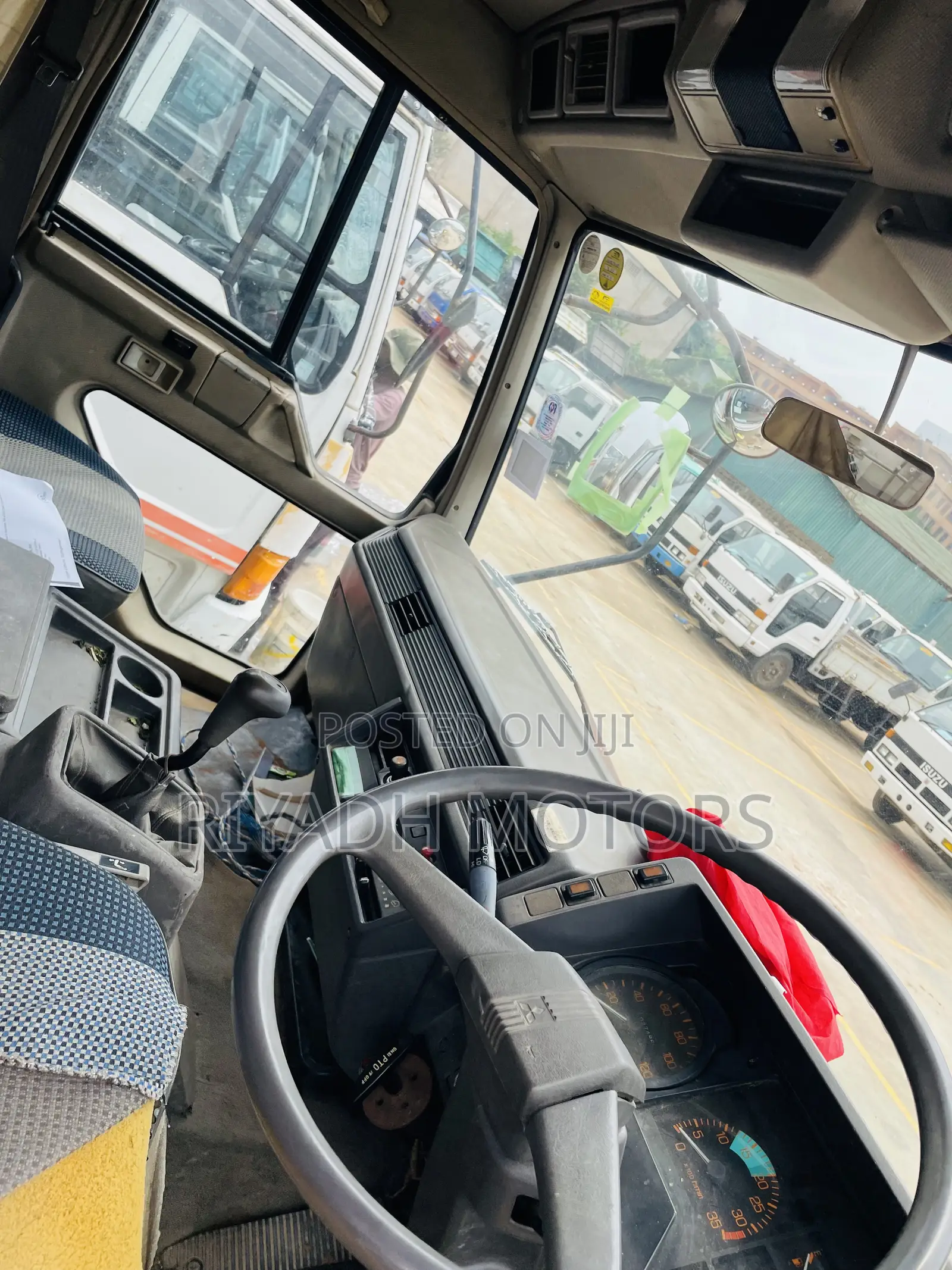 Mitsubishi Fuso 1988 White