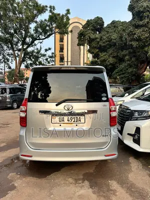 Toyota Noah 2.0 143hp AWD (8 Seater) 2010 Silver