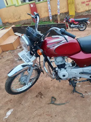 Bajaj Boxer 100 2025 Red
