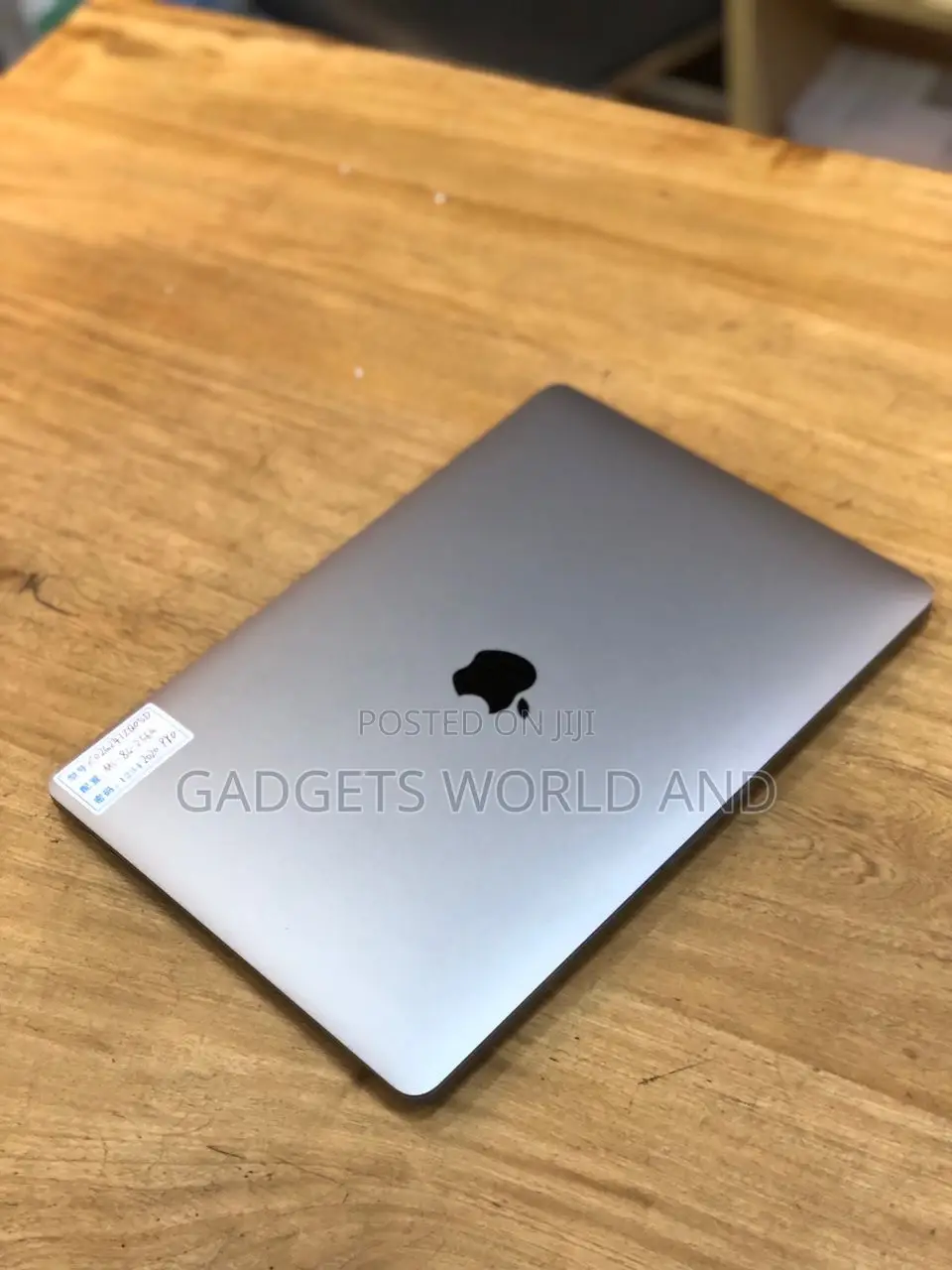 Laptop Apple MacBook Pro 2022 M2 8GB Apple M2 SSD 256GB