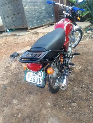 Bajaj Boxer 100 2022 Red