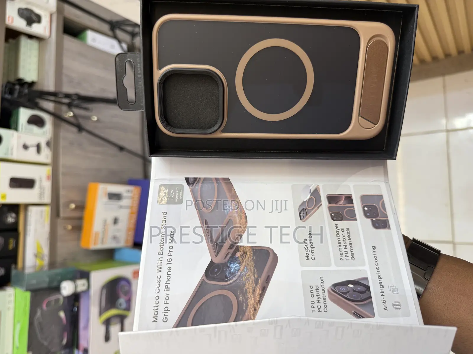 Levelo Matteo Case With Bottom Stand For 17 Pro Max And 16 Pro Max