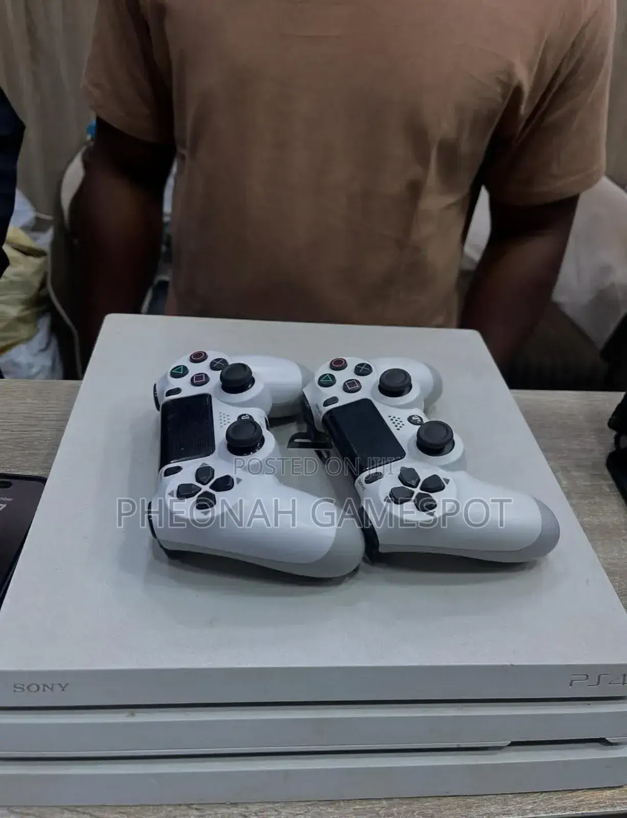Ps4 Pro Chipped: Two Pads, 24 Games. You Will Not Leave Home in 2026