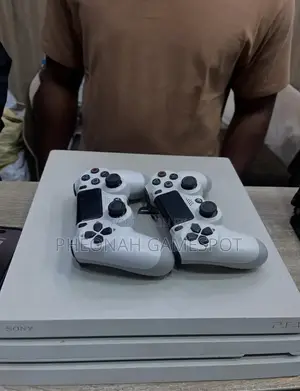 Ps4 Pro Chipped: Two Pads, 24 Games. You Will Not Leave Home in 2026