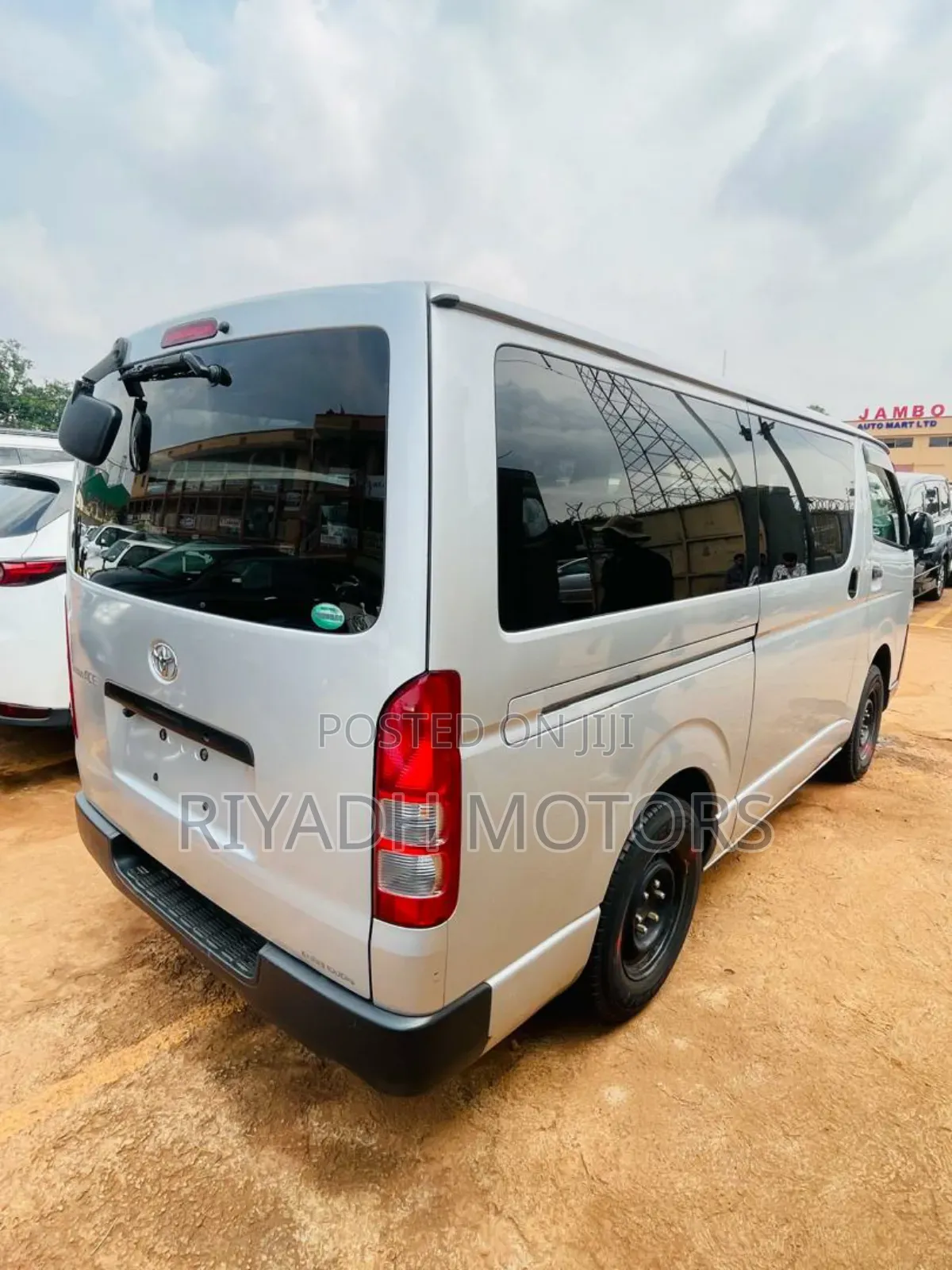 Toyota HiAce 2014 Silver