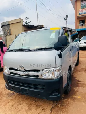 Toyota HiAce 2014 Silver