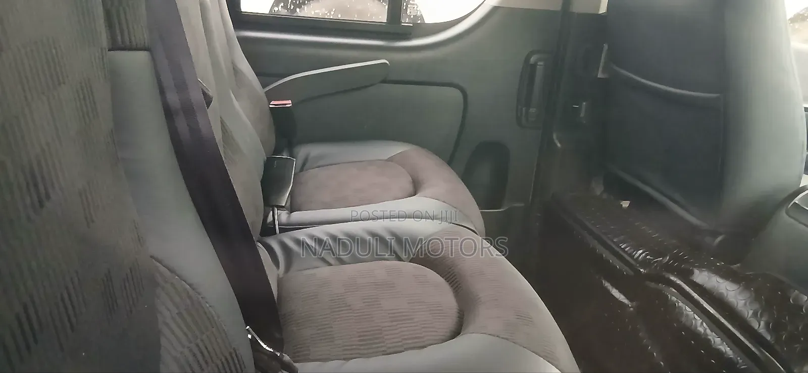 Toyota HiAce 2012 Silver