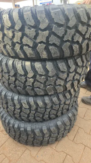 Landcruiser Offroad Tyres Mudterrain 16 and 17 Sizes