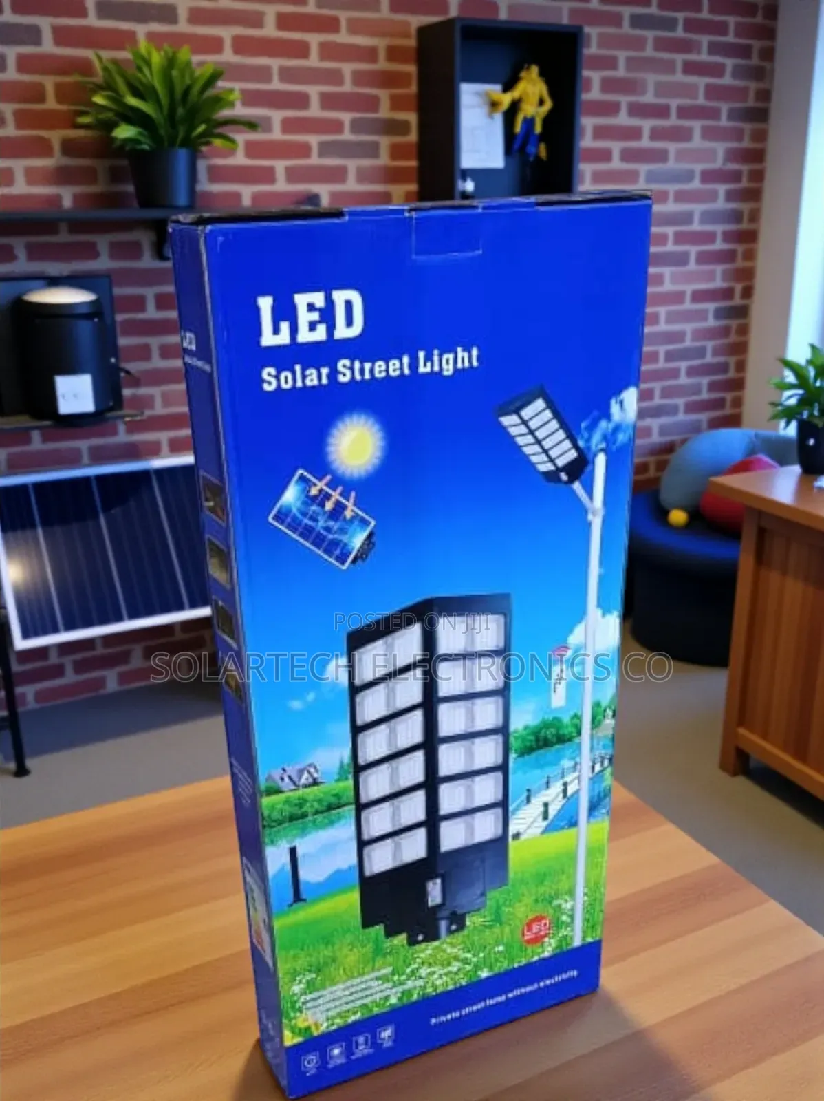 1000w Heavy-Duty Solar Street Light. Ako