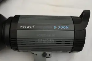 2x Neewer Professional S-300n Lights
