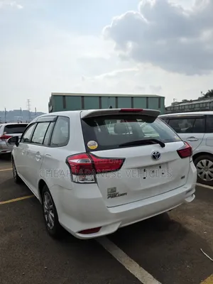 Toyota Corolla Fielder 1.5 Hybrid FWD 2017 White