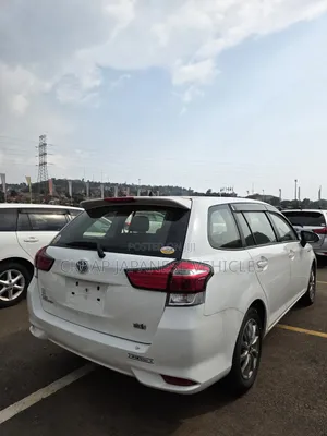 Toyota Corolla Fielder 1.5 Hybrid FWD 2017 White