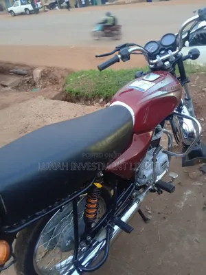 Bajaj Boxer 2025 Red