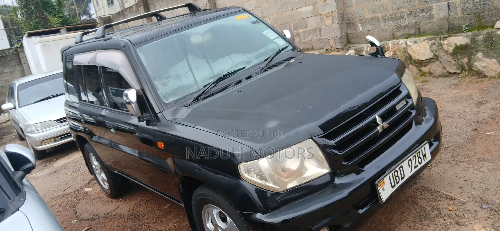 Mitsubishi Pajero IO 2000 Black