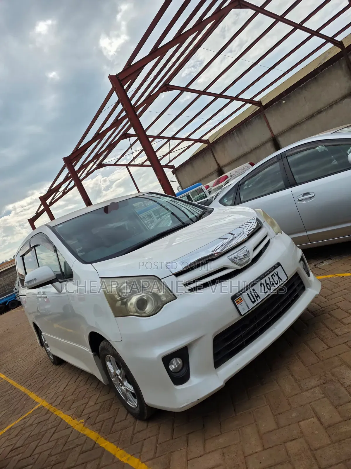 Toyota Noah 2.0 158hp FWD (7 Seater) 2010 White