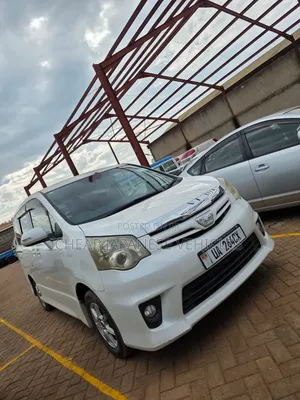 Toyota Noah 2.0 158hp FWD (7 Seater) 2010 White
