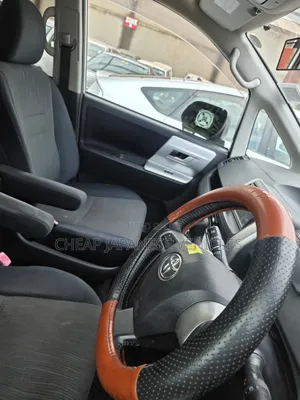 Toyota Noah 2.0 158hp FWD (7 Seater) 2010 White