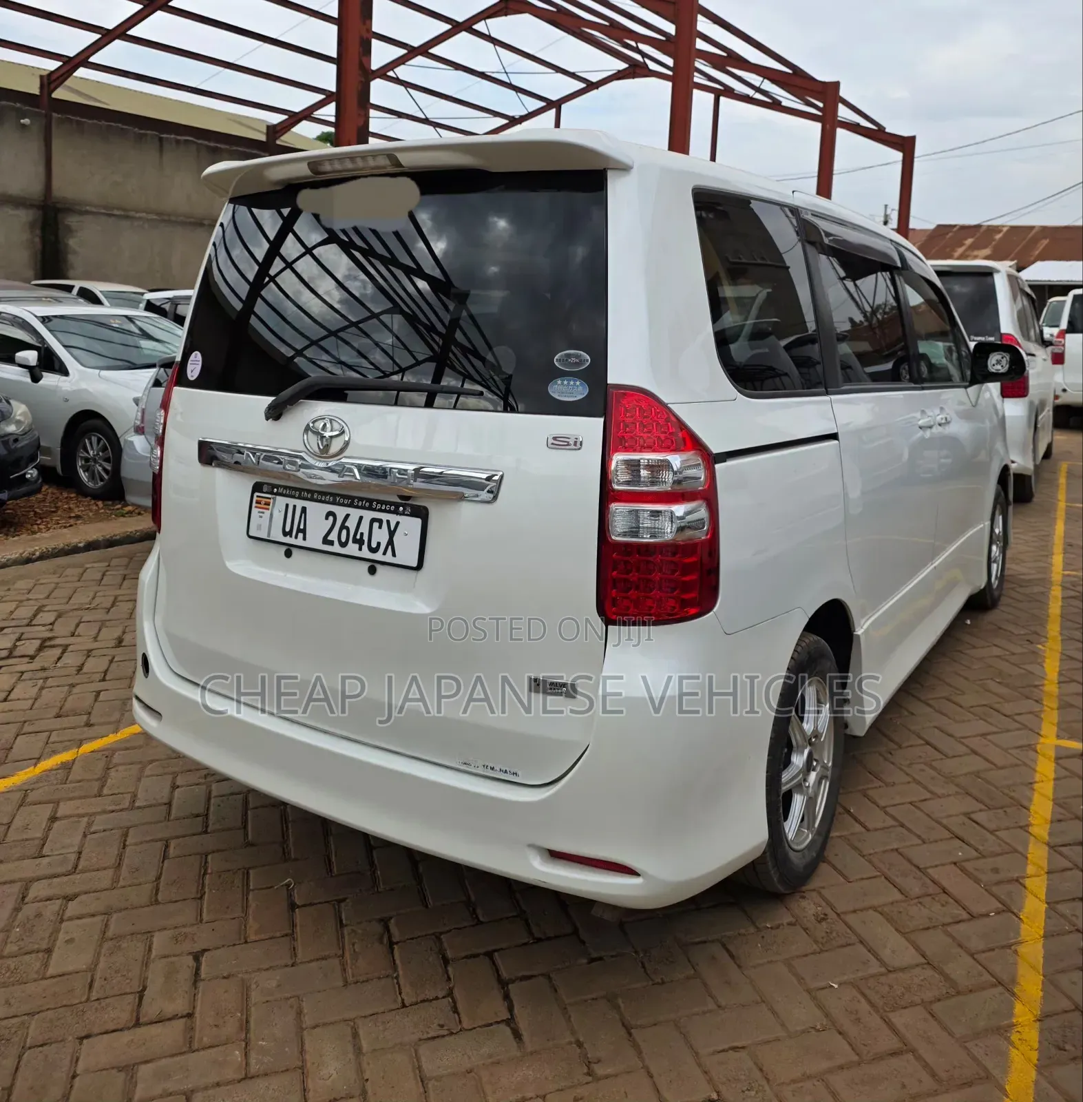 Toyota Noah 2.0 158hp FWD (7 Seater) 2010 White