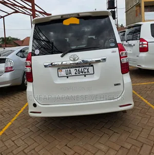 Toyota Noah 2.0 158hp FWD (7 Seater) 2010 White