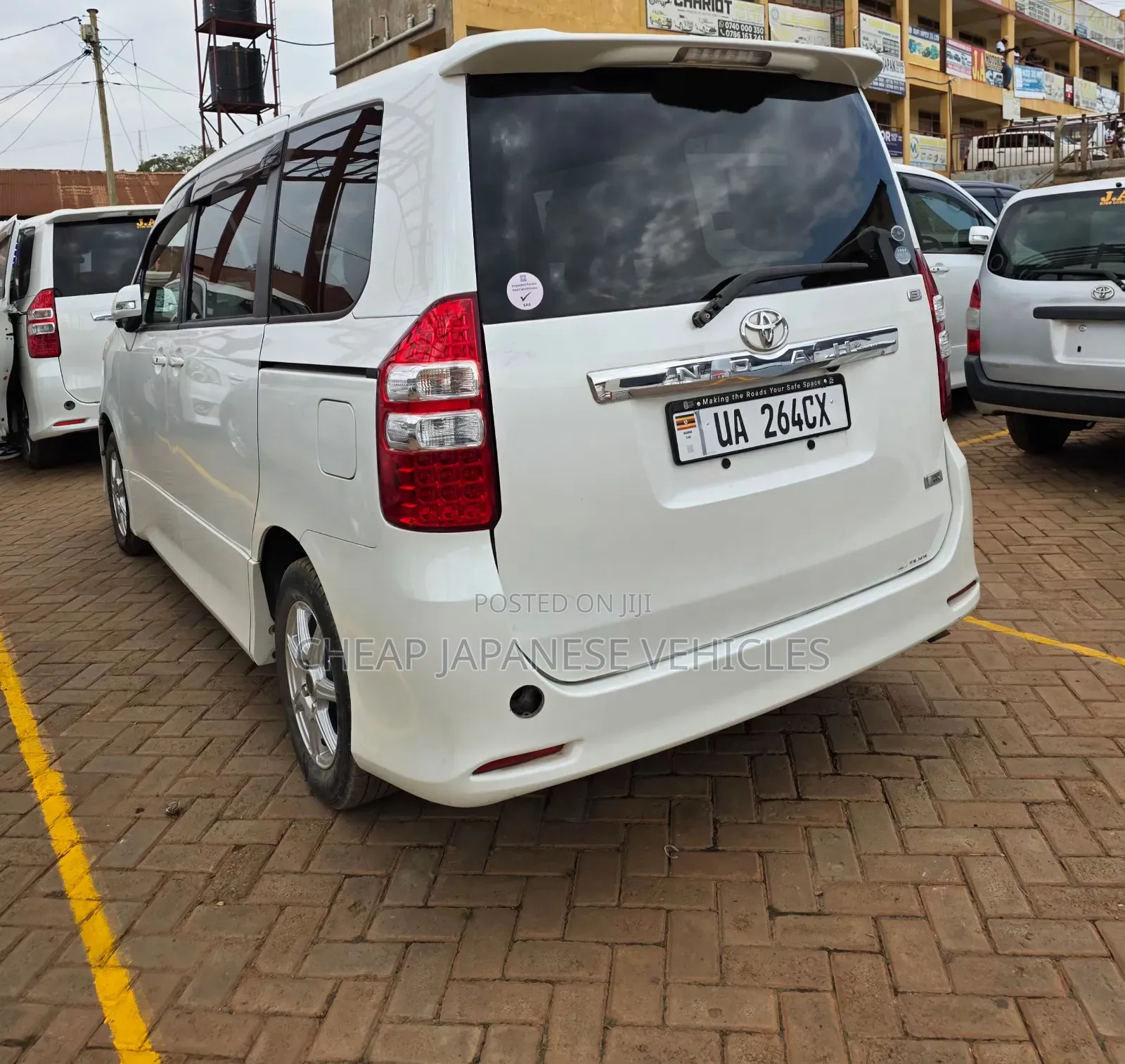 Toyota Noah 2.0 158hp FWD (7 Seater) 2010 White