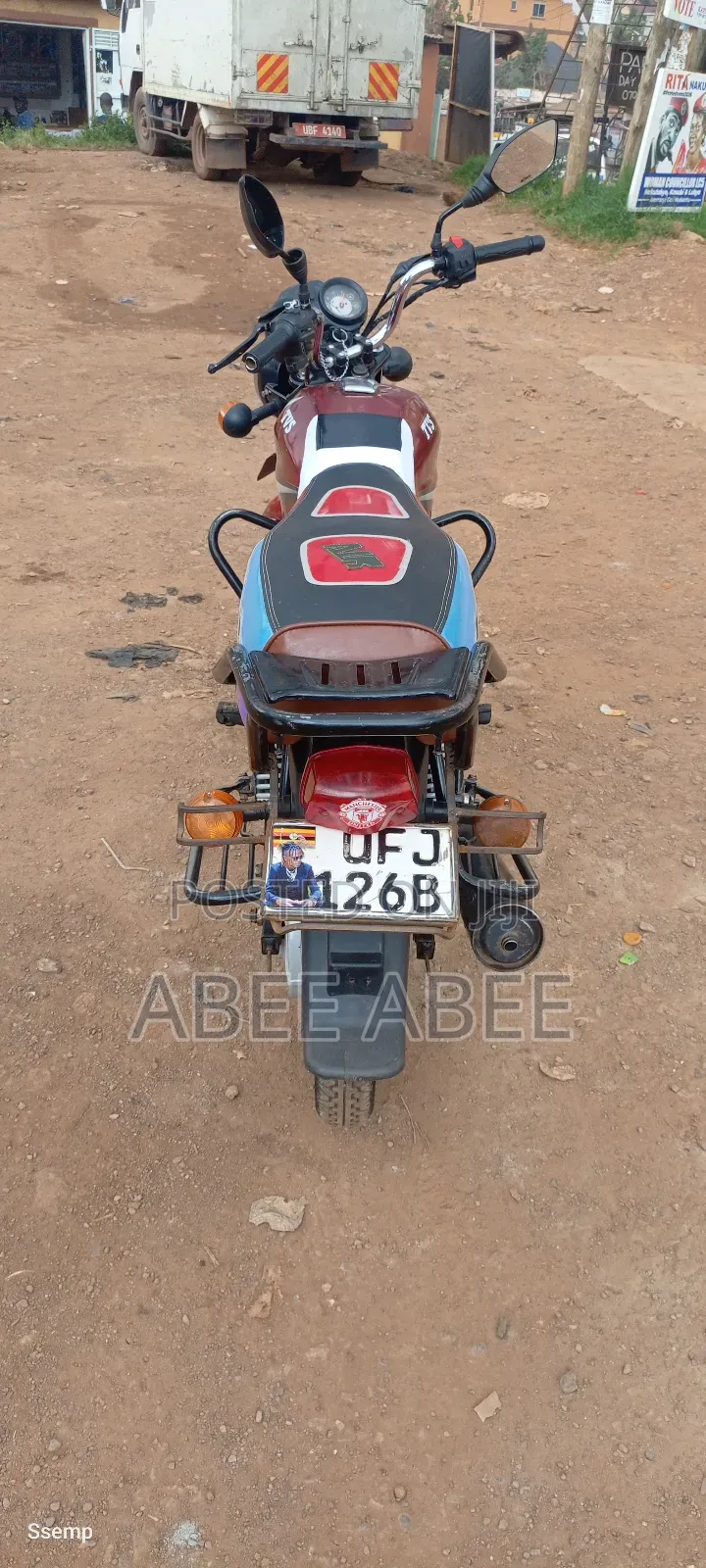 TVS HLX 125 2024 Red