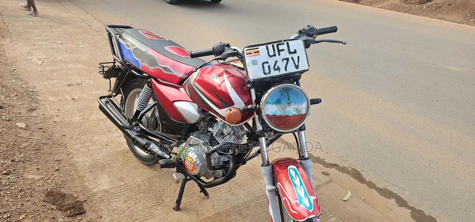 TVS HLX 125 2022 Red