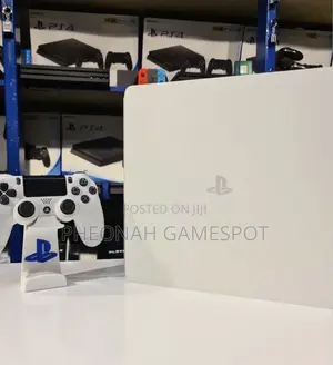 Ps4 Reliable Gaming Setup, 2 Pads Included and 17 Games Loaded.
