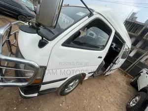Toyota HiAce 2001 White