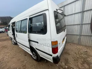 Toyota HiAce 2001 White