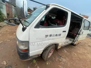 Toyota HiAce 2003 White