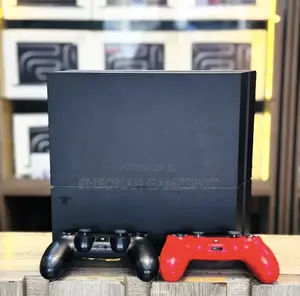 Ps4 Quality Gaming Bundle With 2 Controllers and 16 Games Ready.