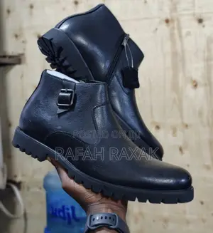Men’S Black Clarks Premium Leather Laceless Ankle Boots