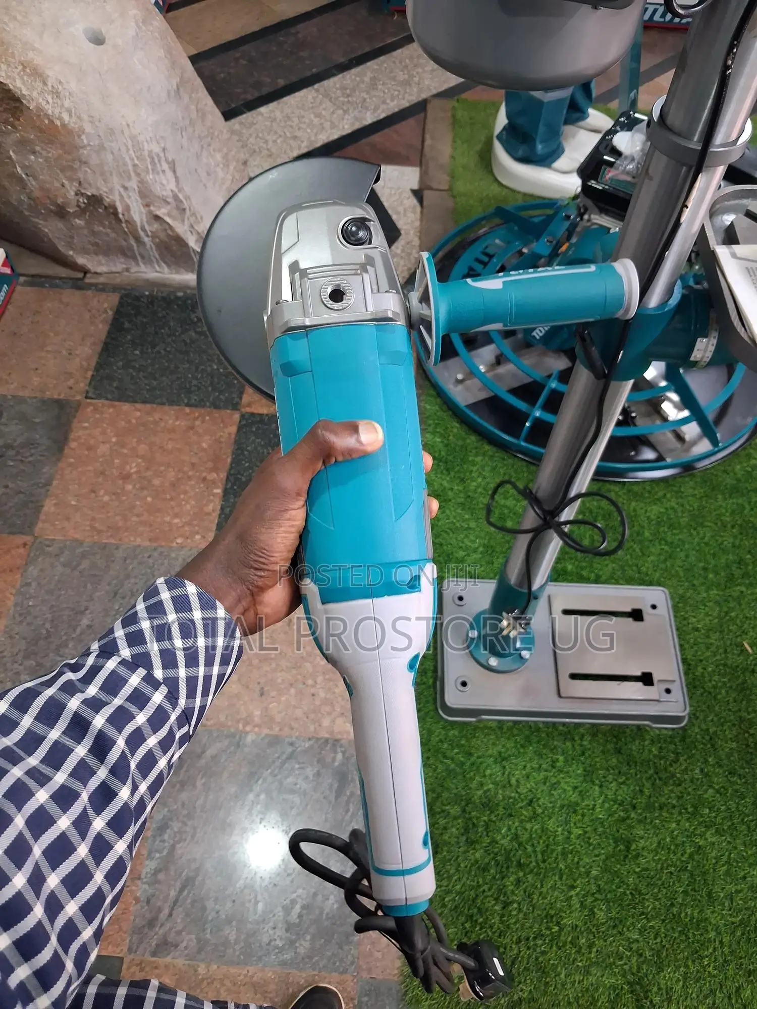 Angle Grinder 2000w.