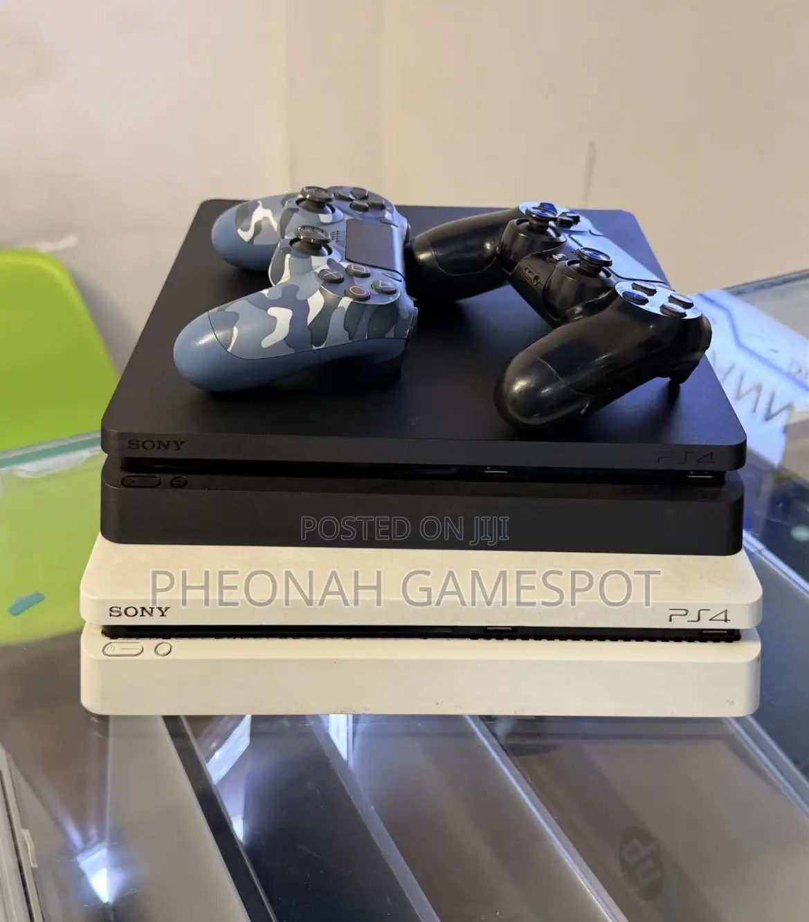 Ps4 Solid Gaming Bundle, 2 Pads Included With 13 Games Ready.