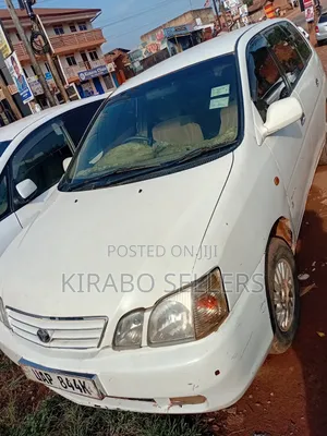 Toyota Gaia 2009 White