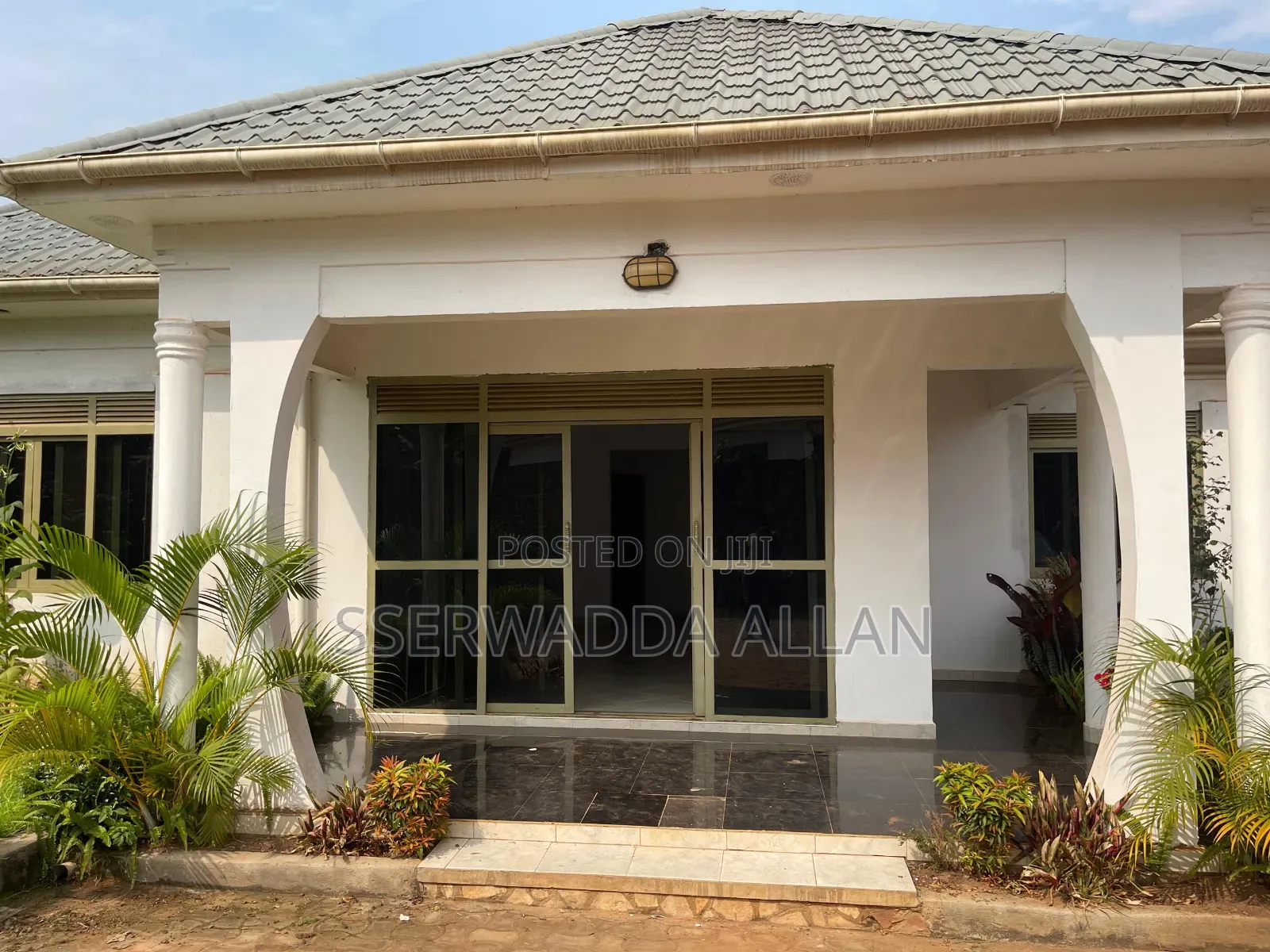 Furnished 4bdrm Bungalow in Busukuma for sale