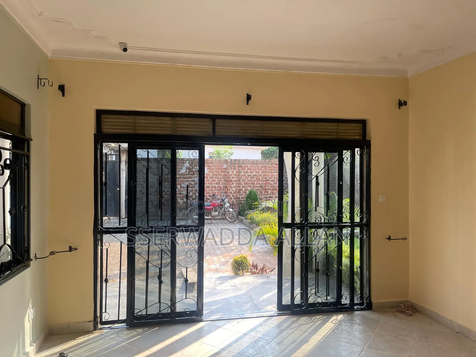 Furnished 4bdrm Bungalow in Busukuma for sale