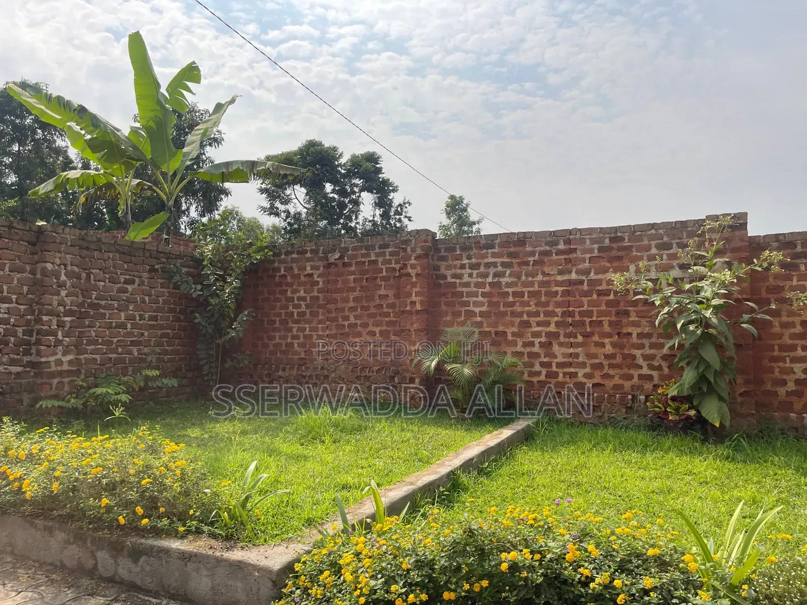 Furnished 4bdrm Bungalow in Busukuma for sale